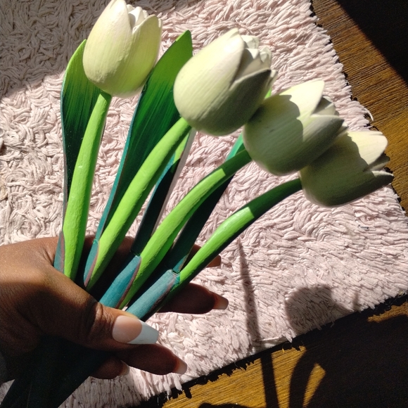 Vintage hand carved and painted individual tulips - Picture 2 of 5